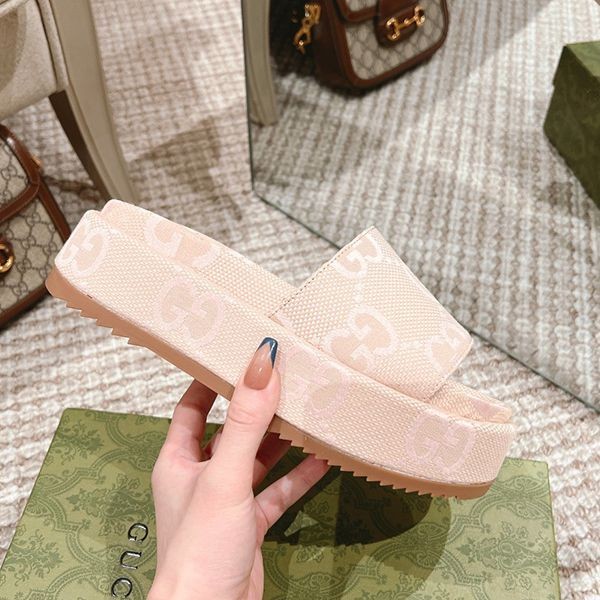【グッチ】スライドサンダル コピー 足元でオシャレを楽しむ♪ gua69928