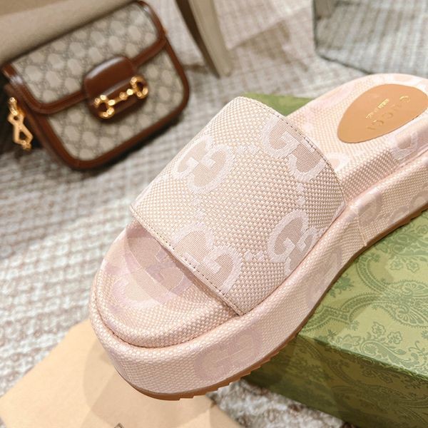 【グッチ】スライドサンダル コピー 足元でオシャレを楽しむ♪ gua69928