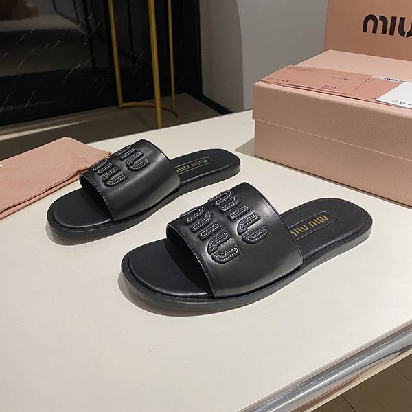 ミュウミュウ ラフィア風ウーブン スライドサンダル コピー入手困難品！ mys55326