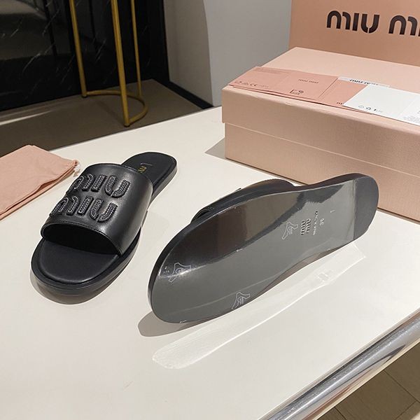 ミュウミュウ ラフィア風ウーブン スライドサンダル コピー入手困難品！ mys55326