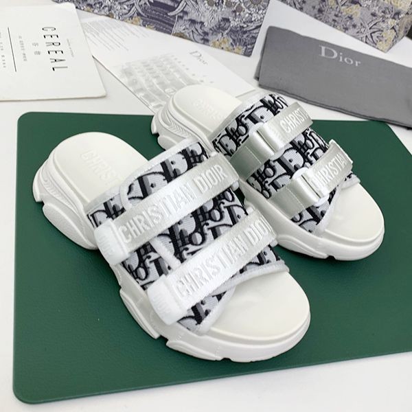 注目★新作定番 ディオールの厚底 サンダル 偽物 der52702