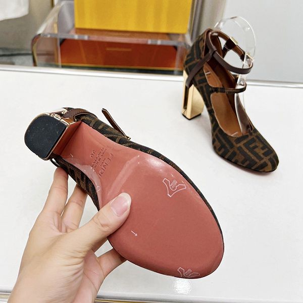 ギフトに最適♪フェンディ ズッカ　ヒール　パンプス 偽物 fek19405