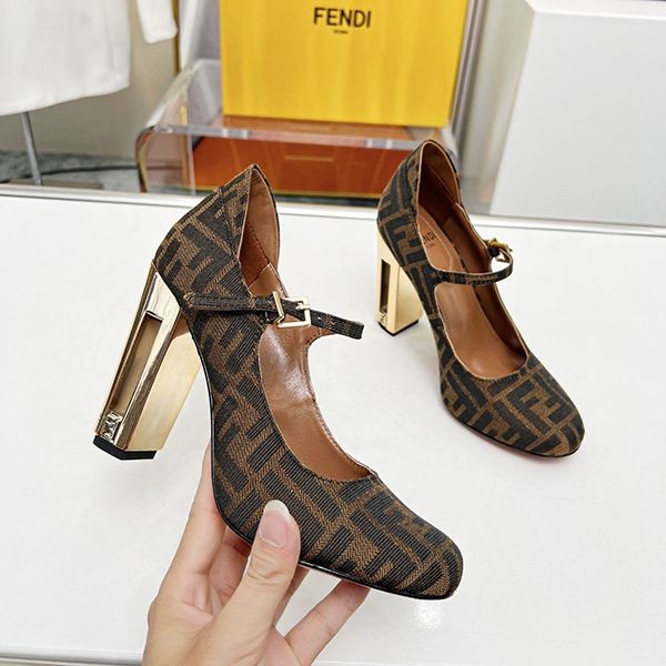 ギフトに最適♪フェンディ ズッカ　ヒール　パンプス 偽物 fek19405