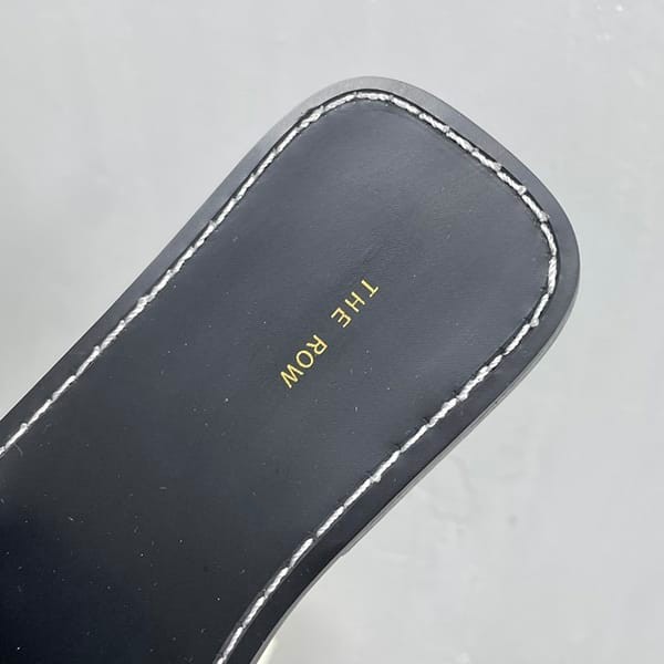 セレブ多数愛用The Row パチモン Avery レザー フラット サンダル zar63523