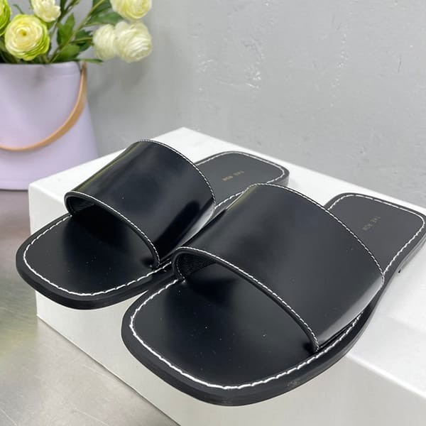 セレブ多数愛用The Row パチモン Avery レザー フラット サンダル zar63523