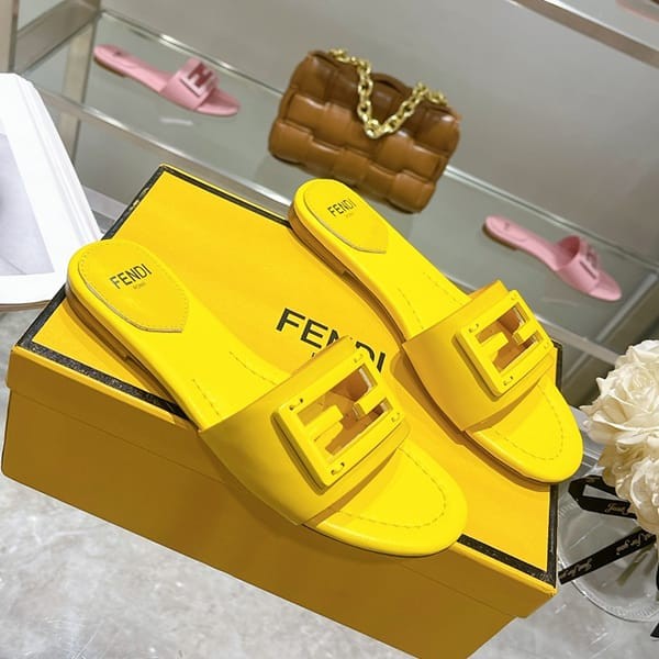 n級 おすすめフェンディ パチモン BAGUETTE FFシグネチャー バンド スライダー サンダル fed63085