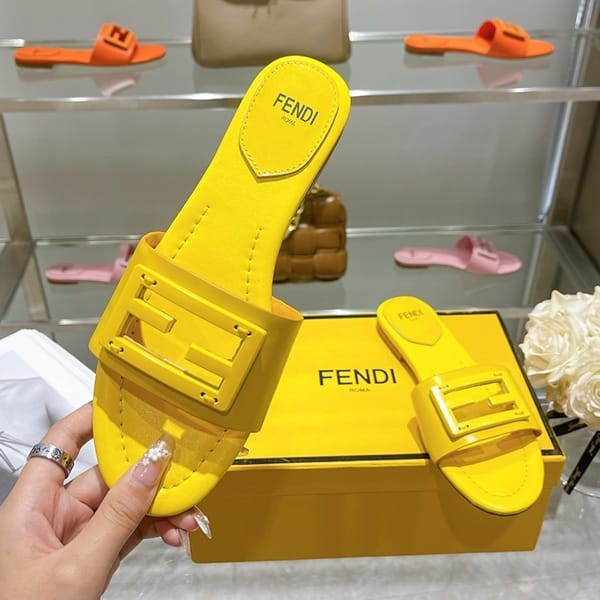 n級 おすすめフェンディ パチモン BAGUETTE FFシグネチャー バンド スライダー サンダル fed63085