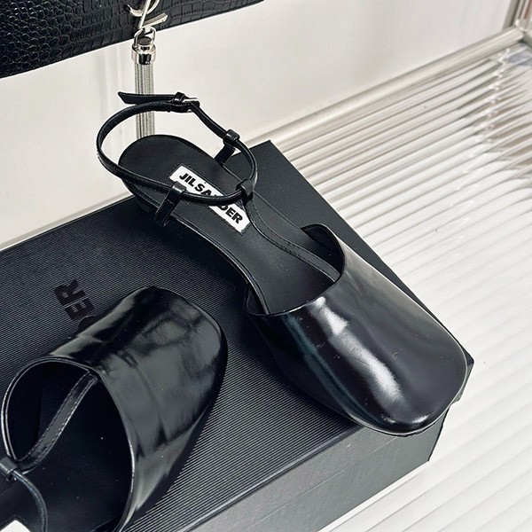 完売必至 ジルサンダー コピー アンクルストラップ レザースクエアヒールサンダル J15WP003