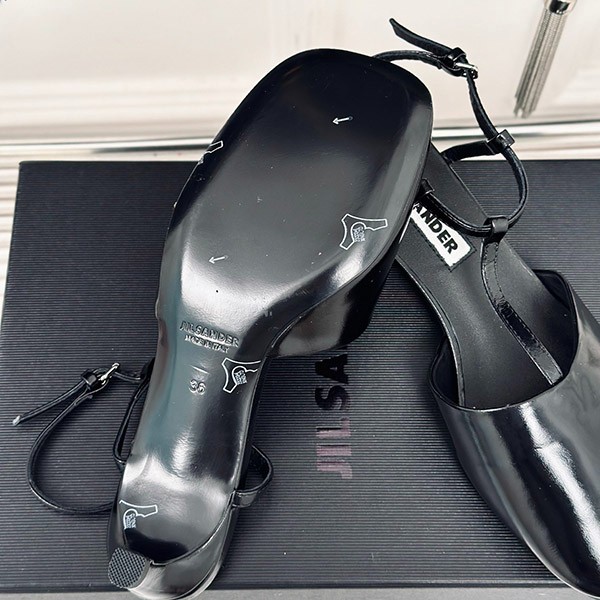 完売必至 ジルサンダー コピー アンクルストラップ レザースクエアヒールサンダル J15WP003