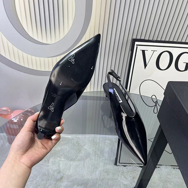ジルサンダー 偽物 バックストラップ付 レザー ヒール パンプス Jii37621