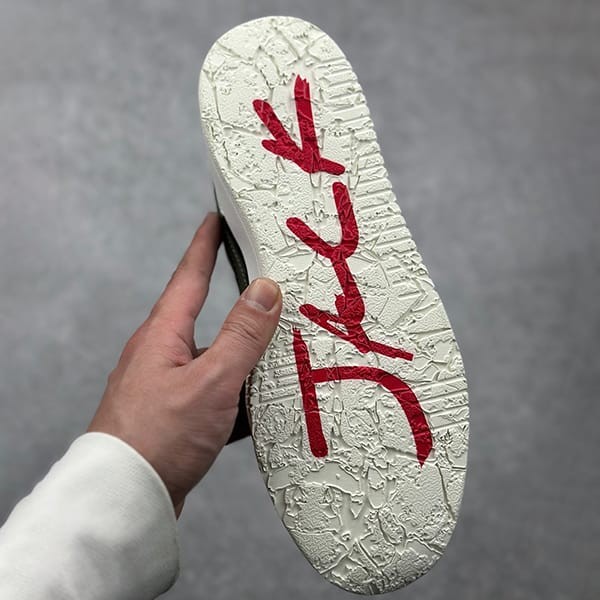 可愛いトラヴィス・スコット × ナイキ エアジョーダン1 スニーカー コピー naz91546