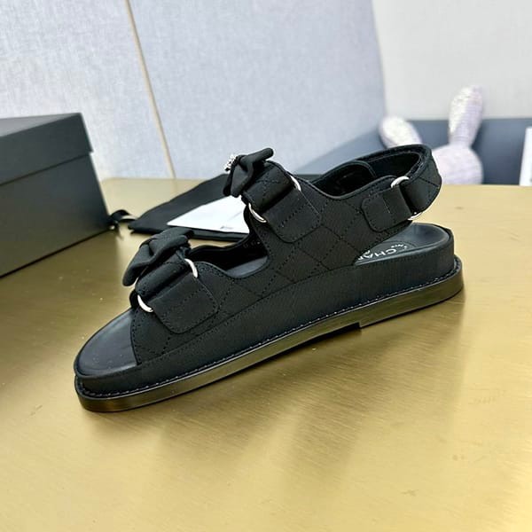最新でオシャレシャネル ビジューココフットべッドサンダル パチモン sha94416