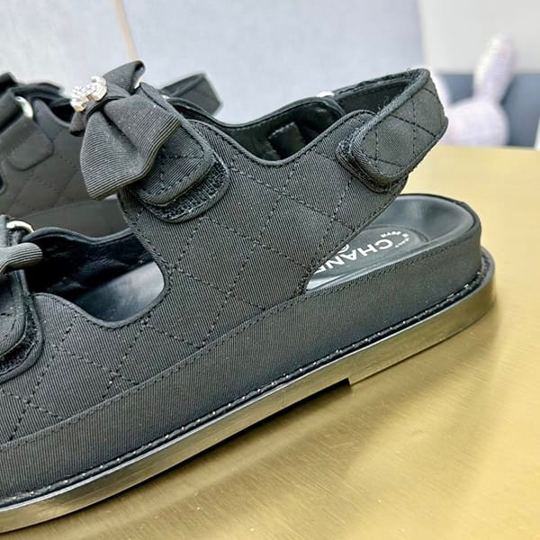 最新でオシャレシャネル ビジューココフットべッドサンダル パチモン sha94416