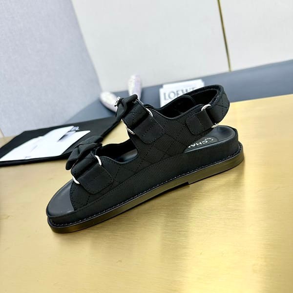 最新でオシャレシャネル ビジューココフットべッドサンダル パチモン sha94416