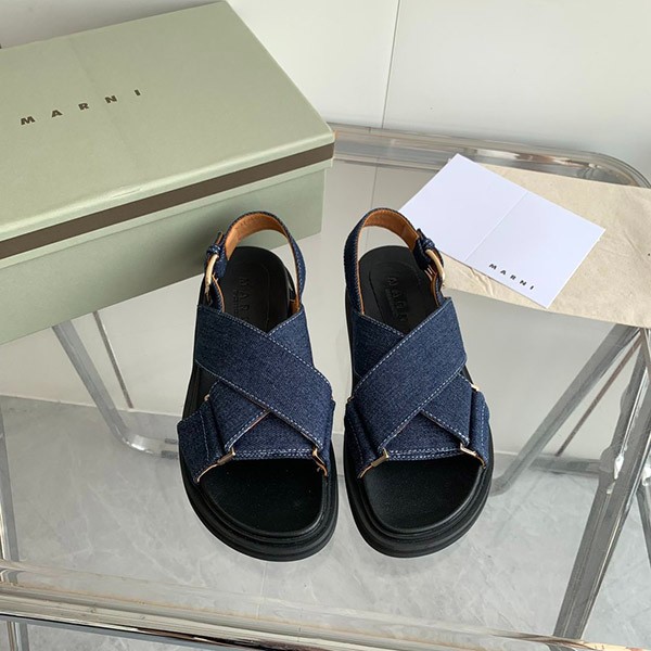 すぐ届く マルニ 偽物 フスベット クロスストラップサンダル maj49891