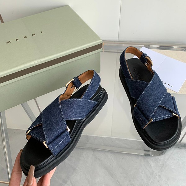 すぐ届く マルニ 偽物 フスベット クロスストラップサンダル maj49891