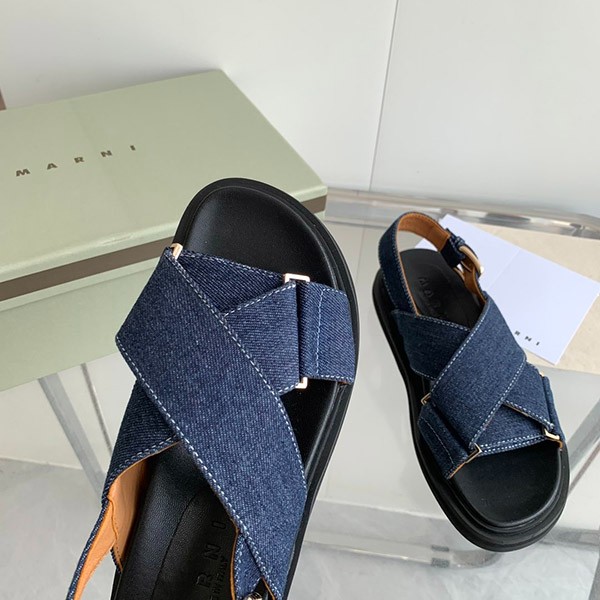 すぐ届く マルニ 偽物 フスベット クロスストラップサンダル maj49891