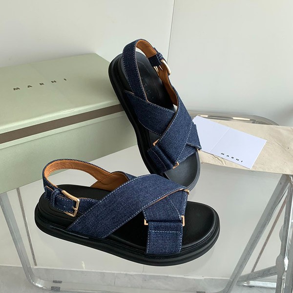 すぐ届く マルニ 偽物 フスベット クロスストラップサンダル maj49891