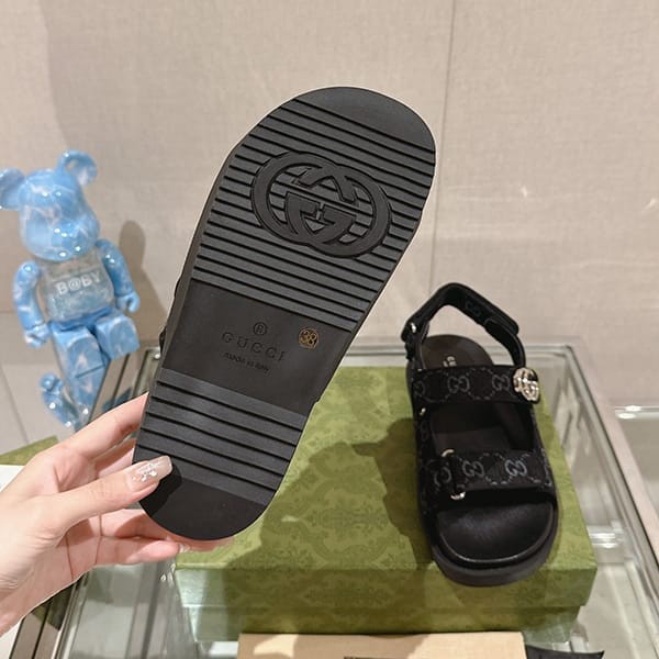 【使い勝手抜群】グッチ サンダル n級品 デニム GGロゴ フラット ストラップ付き 3色 guw98673
