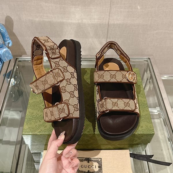 【使い勝手抜群】グッチ サンダル n級品 デニム GGロゴ フラット ストラップ付き 3色 guw98673