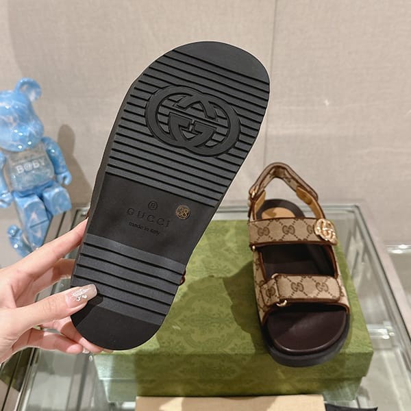 【使い勝手抜群】グッチ サンダル n級品 デニム GGロゴ フラット ストラップ付き 3色 guw98673