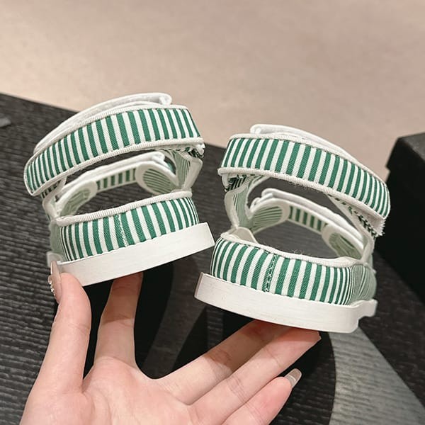セレブ多数愛用シャネル パロディ ボーダー CCロゴ フッドベッド サンダル 4色 shs04659