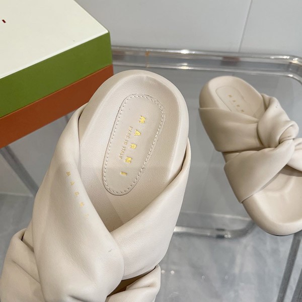 高級感ある【マルニ】アイボリーレザー ノット付き サンダル 偽物 SAMS0187
