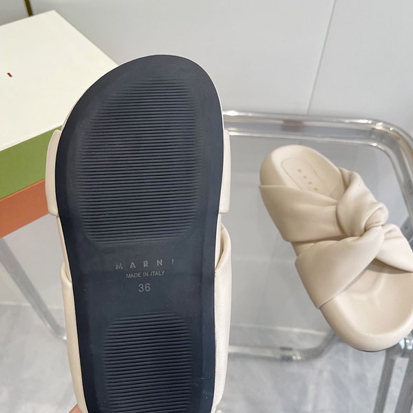高級感ある【マルニ】アイボリーレザー ノット付き サンダル 偽物 SAMS0187