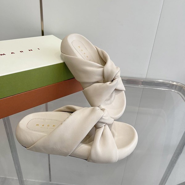 高級感ある【マルニ】アイボリーレザー ノット付き サンダル 偽物 SAMS0187