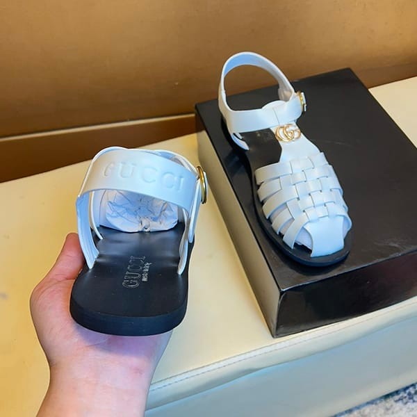ギフトに最適グッチ 偽物 ラバー バックル ストラップ サンダル ロゴ 5色 guc95268