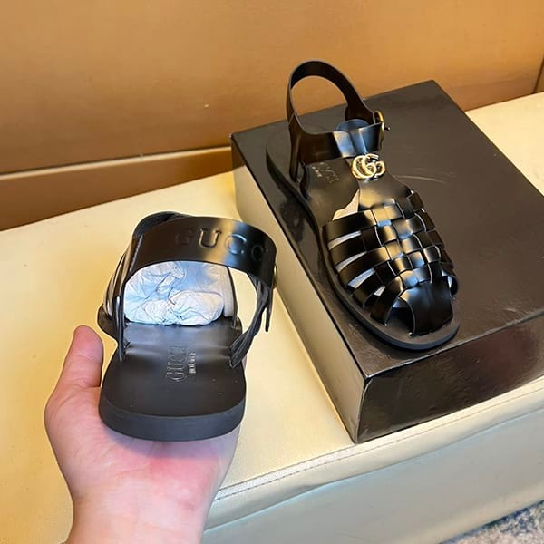 ギフトに最適グッチ 偽物 ラバー バックル ストラップ サンダル ロゴ 5色 guc95268