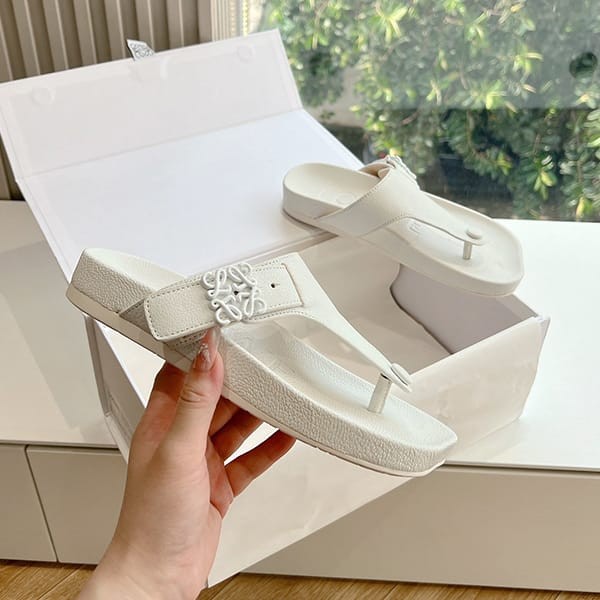 セール新作ロエベ コピー イーズトゥポスト サンダル アナグラムバックル 5色 loq55953