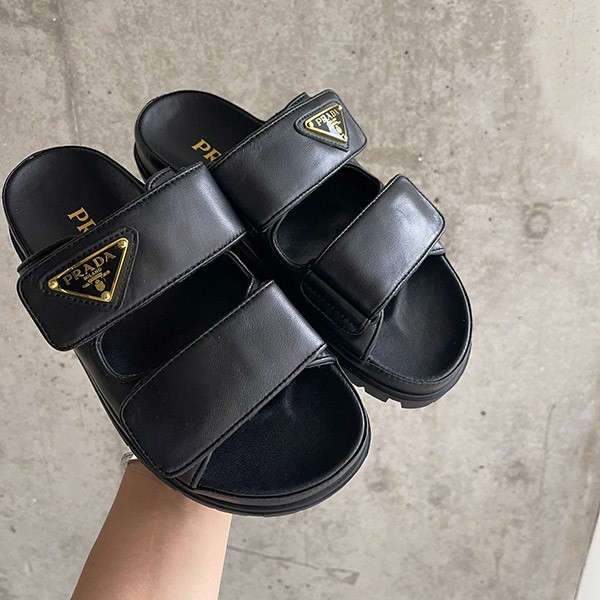 プラダ ナッパレザー スライドサンダル スーパーコピー puj30136