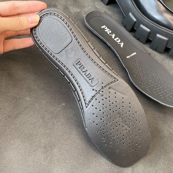 【プラダ】ボリューム感最高☆メンズ モノリス ローファー コピー商品 黒 puf18046