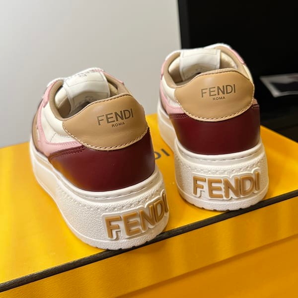 ★追跡付き発送で安心フェンディ n級品 マッチ プラットフォーム 厚底 ロー スニーカー fek31669