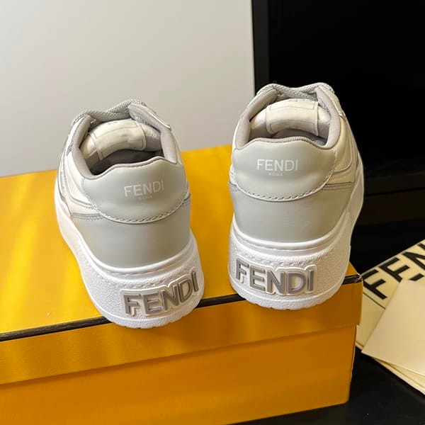 人気No1フェンディ n級品 マッチ プラットフォーム 厚底 ロー スニーカー fey99479