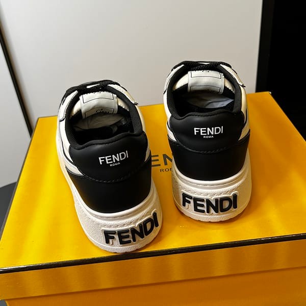 注目★フェンディ 贋物 マッチ プラットフォーム 厚底 ロー スニーカー fei68470