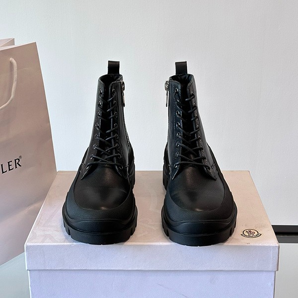 モンクレール 偽物 LARUE treck laced up boots ジップアップブーツ moc71140