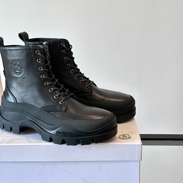 モンクレール 偽物 LARUE treck laced up boots ジップアップブーツ moc71140
