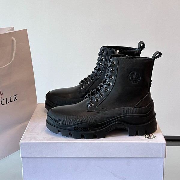 モンクレール 偽物 LARUE treck laced up boots ジップアップブーツ moc71140