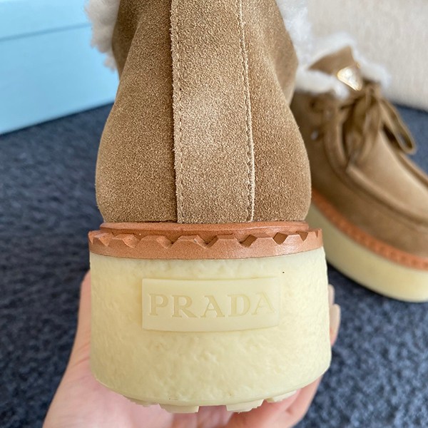 売上総額１位！【もこもこ】プラダ n級品 スエード シアリング チャッカブーツ 厚底 puz93269