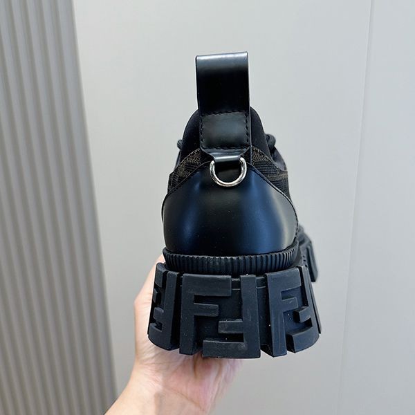 注目★フェンディ 軽量 レースアップ スニーカー コピー 厚底 レザー 黒 ロゴ Force fef58698