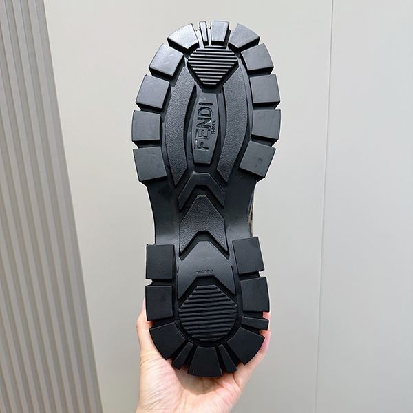 注目★フェンディ 軽量 レースアップ スニーカー コピー 厚底 レザー 黒 ロゴ Force fef58698