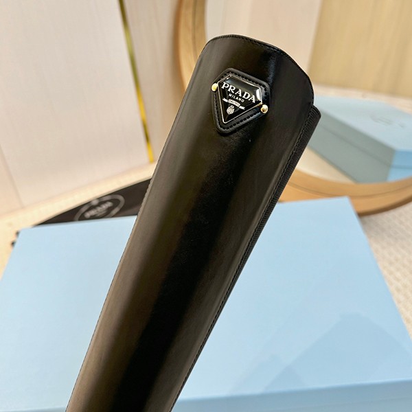 秋冬大セール プラダ n級品 ブラッシュドレザーx Re-Nylon ブーツ puo59858