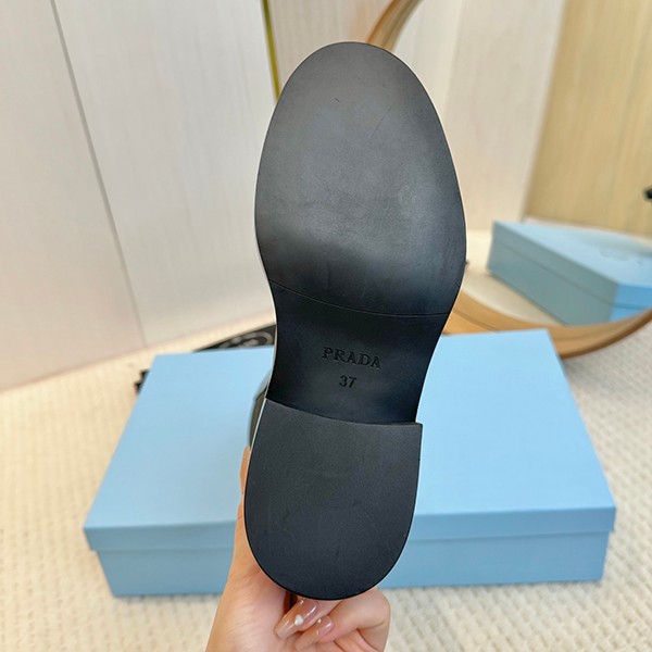 秋冬大セール プラダ n級品 ブラッシュドレザーx Re-Nylon ブーツ puo59858