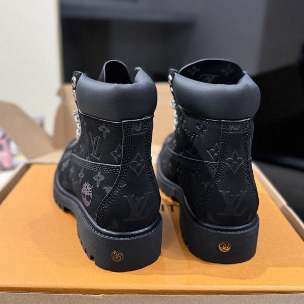 入手困難 ルイヴィトン × Timberland 6インチブーツ vux92960