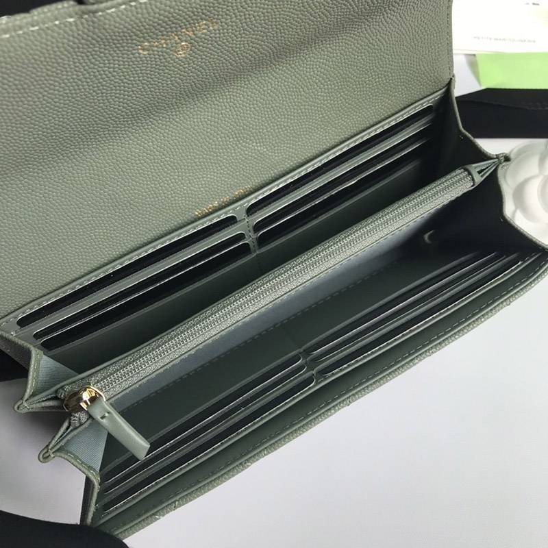 争奪戦 シャネル 二折りカブセ長財布 キャビア 偽物 shm47119