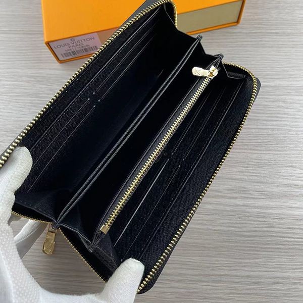 世界中で大人気♪ルイヴィトン 長財布 ジッピーウォレット コピー vug75592