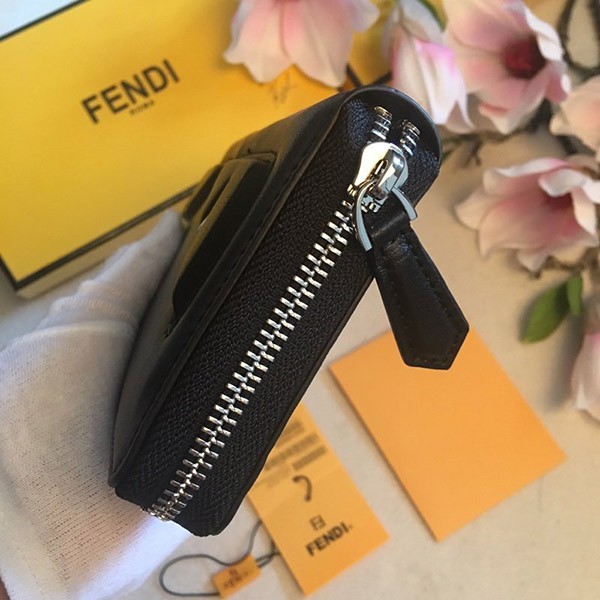 フェンディ バッグ バグズ 偽物 ブラックレザー 長財布 fee30631