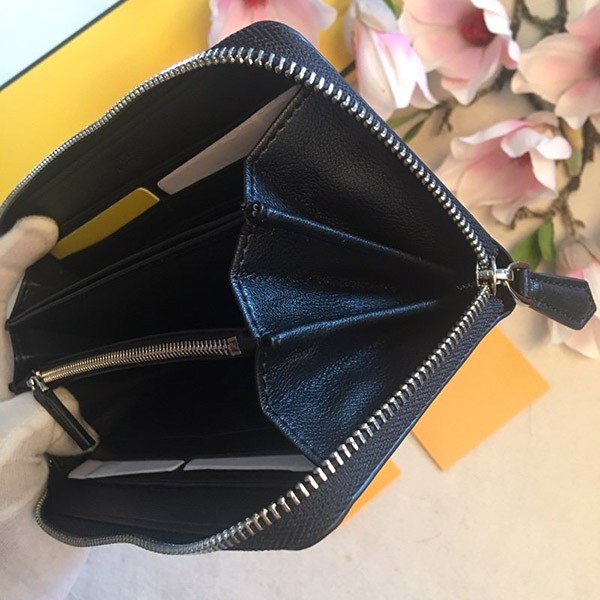 フェンディ バッグ バグズ 偽物 ブラックレザー 長財布 fee30631